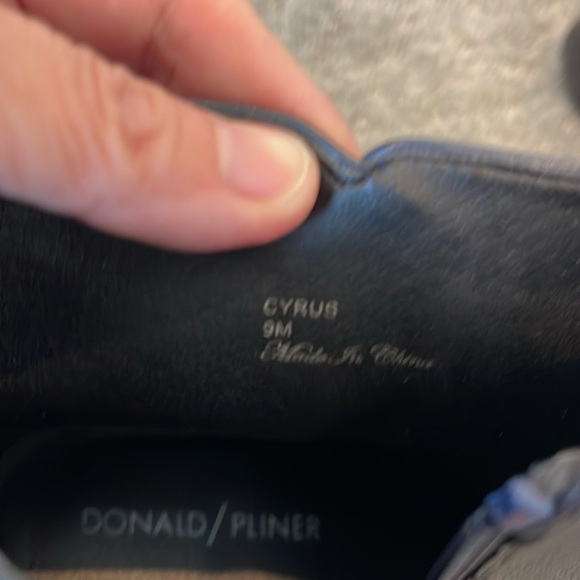 Donald Pliner Cyrus Bootie Size 9 - Picture 5 of 5
